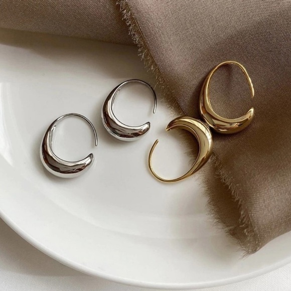 New Gold Plated C shape earrings - Picture 8 of 9